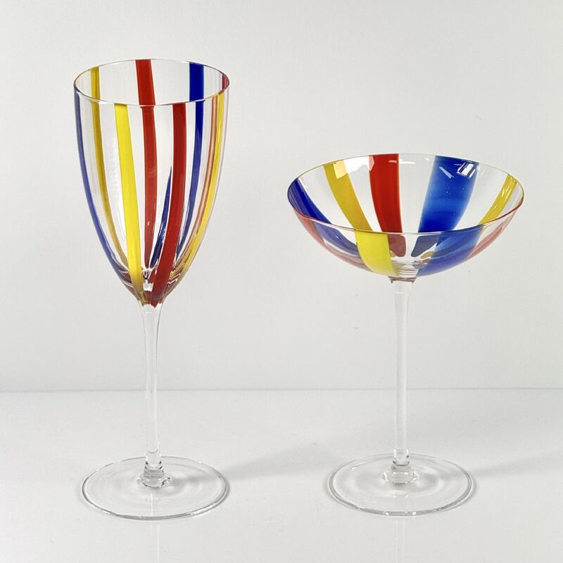 Ποιότητα Hand Blown Art Glass Goblet & Coupe Glass Set, Vibrant Red Yellow Blue Vertical Cane Stripes Murano Style Stemmed Wine & Martini Glasses for Bar, Party & Gift εργοστάσιο