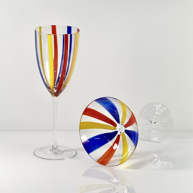Ποιότητα Hand Blown Art Glass Goblet & Coupe Glass Set, Vibrant Red Yellow Blue Vertical Cane Stripes Murano Style Stemmed Wine & Martini Glasses for Bar, Party & Gift εργοστάσιο