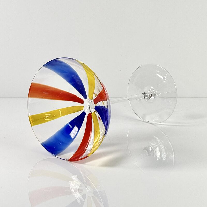 Ποιότητα Hand Blown Art Glass Goblet & Coupe Glass Set, Vibrant Red Yellow Blue Vertical Cane Stripes Murano Style Stemmed Wine & Martini Glasses for Bar, Party & Gift εργοστάσιο