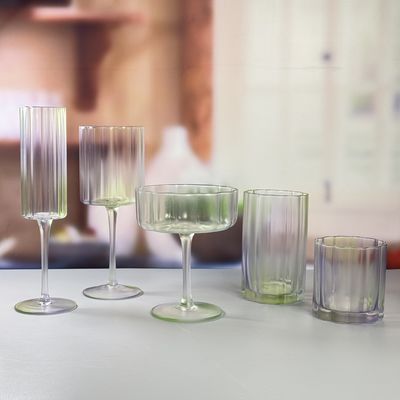 ποιότητας 190 ml Martini Glass Προσαρμοσμένο Ρευσμένο Χρώμα Τριχρώματος Σκηνοθετημένο Παγωμένο Κουπέ Κατάλληλο για Σερβίρση Κοκτέιλ και Εμφάνιση Μπαρ εργοστάσιο