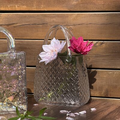 ποιότητας Hand-Blown Diamond Pattern Glass Handbag Vase - Versatile Decorative Centerpiece for Home & Wedding Decor εργοστάσιο