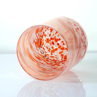 ποιότητας Hand-blown Orange Swirl Confetti Glass Cup - Artisan Crafted Drinking Glass for Whiskey and Cocktails εργοστάσιο