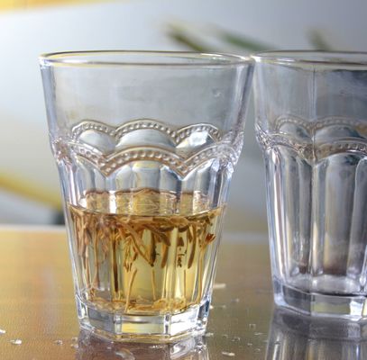 ποιότητας Χωρίς στέλεχος ανάγλυφη πολλαπλή αγγειοειδής 10 Oz γυάλινη tumbler εργοστάσιο