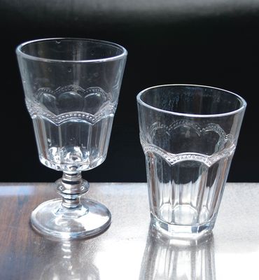 ποιότητας Χωρίς στέλεχος ανάγλυφη πολλαπλή αγγειοειδής 10 Oz γυάλινη tumbler εργοστάσιο