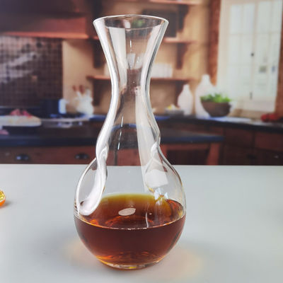 ποιότητας 750 ml SGS αερισμός Κρυστάλλινο ντικαντέρ κρασιού με στρεβλό στροβιλισμό σχεδιασμό εργοστάσιο